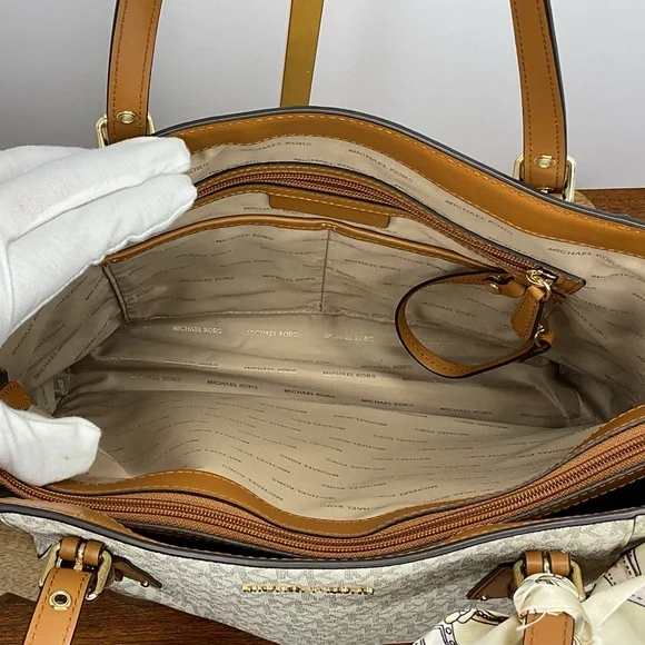 Michael Kors White/Brown Signature Coated Canvas Voyager Tote - Picture 8 of 9